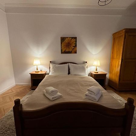 City Charm Appartement Braşov Buitenkant foto