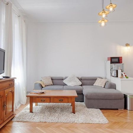 City Charm Appartement Braşov Buitenkant foto